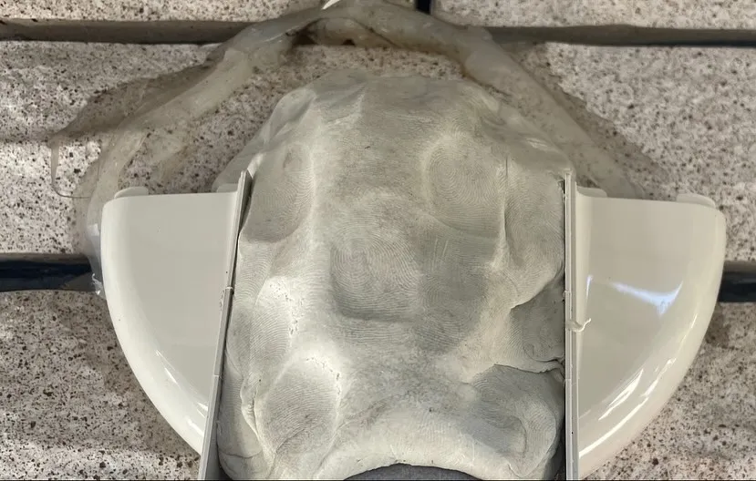 最近、エアコンから水がポタポタ垂れるという問い合わせが増えて...