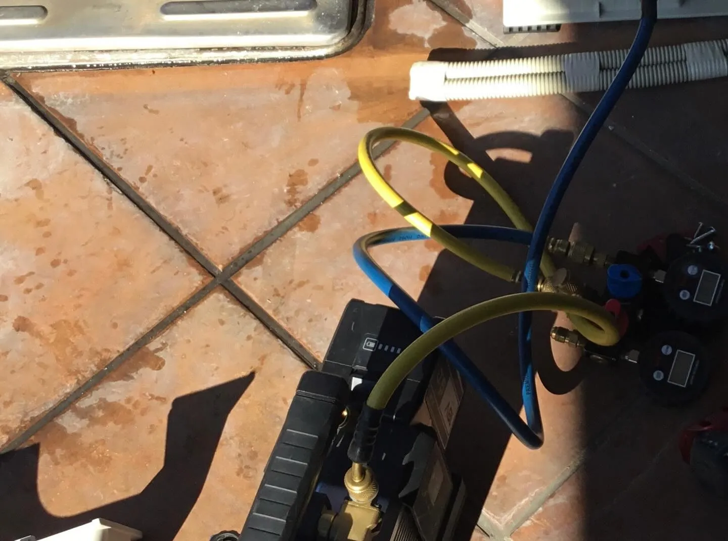 マンションのエアコン取付工事