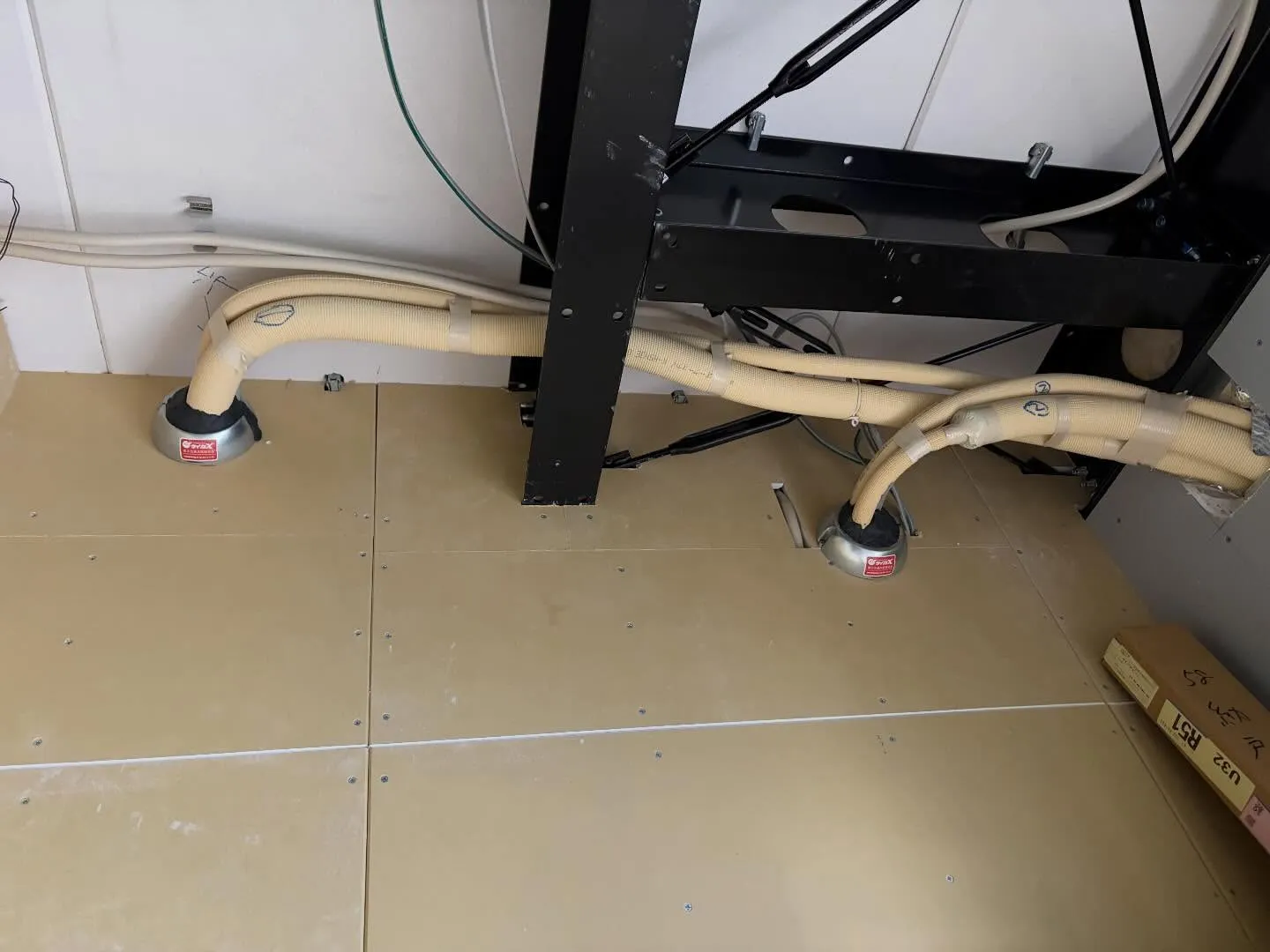 隠蔽配管　防火区画貫通処理