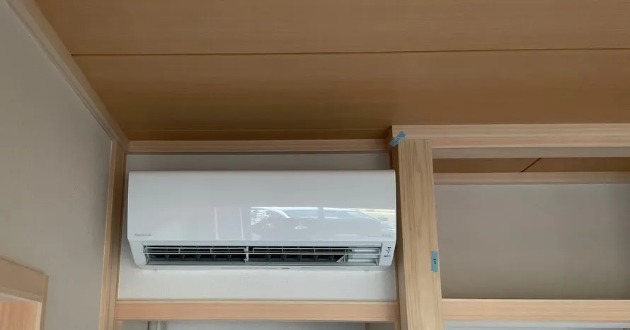 室内のエアコンの配管などを綺麗に隠すには?