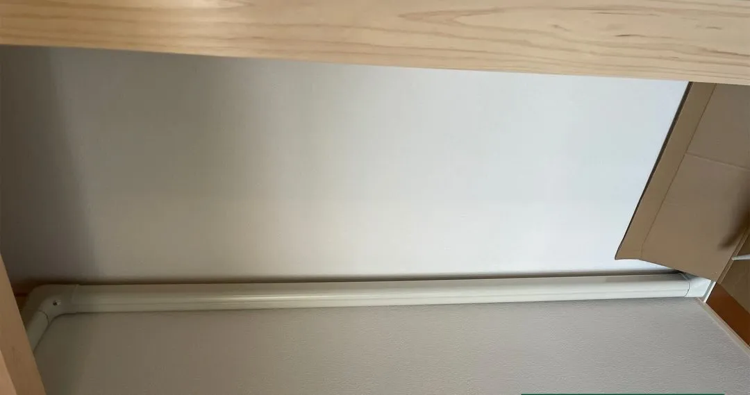 室内のエアコンの配管などを綺麗に隠すには?