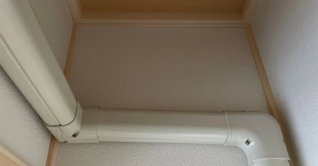 室内のエアコンの配管などを綺麗に隠すには?